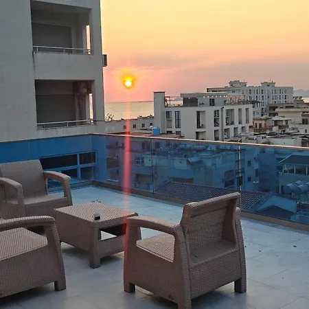 Apartmán Penthouse Avec Rooftop 2 Vue Colline Derriere Grande A 100 M De La