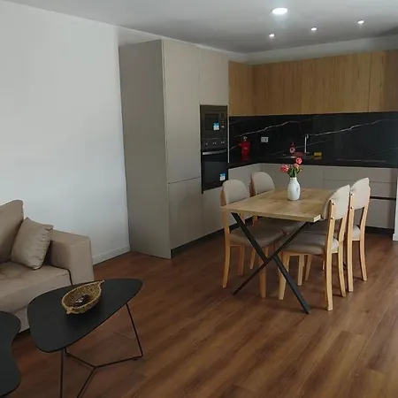 Penthouse Avec Rooftop 2 Vue Colline Derriere Grande A 100 M De La Дуррес