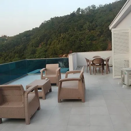 Penthouse Avec Rooftop 2 Vue Colline Derriere Grande A 100 M De La Durrës