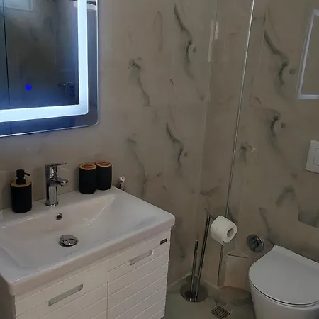 Apartmán Penthouse Avec Rooftop 2 Vue Colline Derriere Grande A 100 M De La Durrës