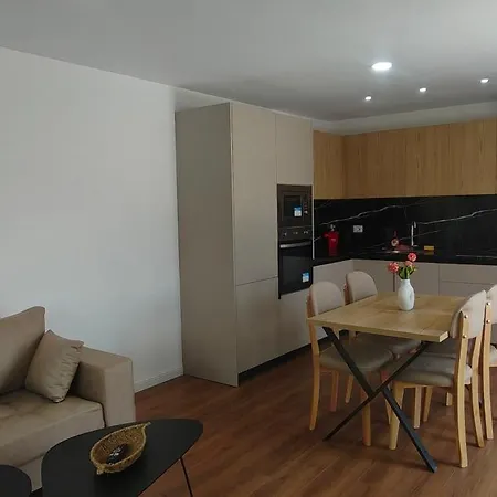 Penthouse Avec Rooftop 2 Vue Colline Derriere Grande A 100 M De La Апартаменты Дуррес