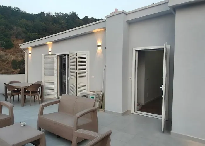 Penthouse Avec Rooftop 2 Vue Colline Derriere Grande A 100 M De La Дуррес