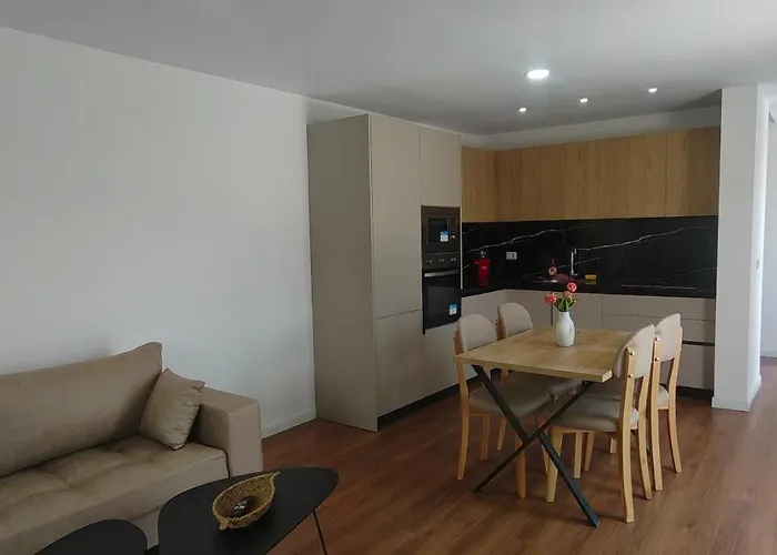 Penthouse Avec Rooftop 2 Vue Colline Derriere Grande A 100 M De La Апартаменты Дуррес