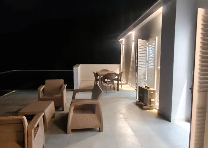 Appartement Penthouse Avec Rooftop 2 Vue Colline Derrière Grande à 100 M De La Durrës