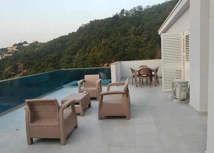 Penthouse Avec Rooftop 2 Vue Colline Derrière Grande à 100 M De La Durrës
